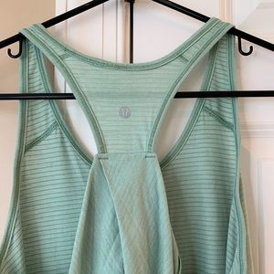 Lululemon Essential tank size 4